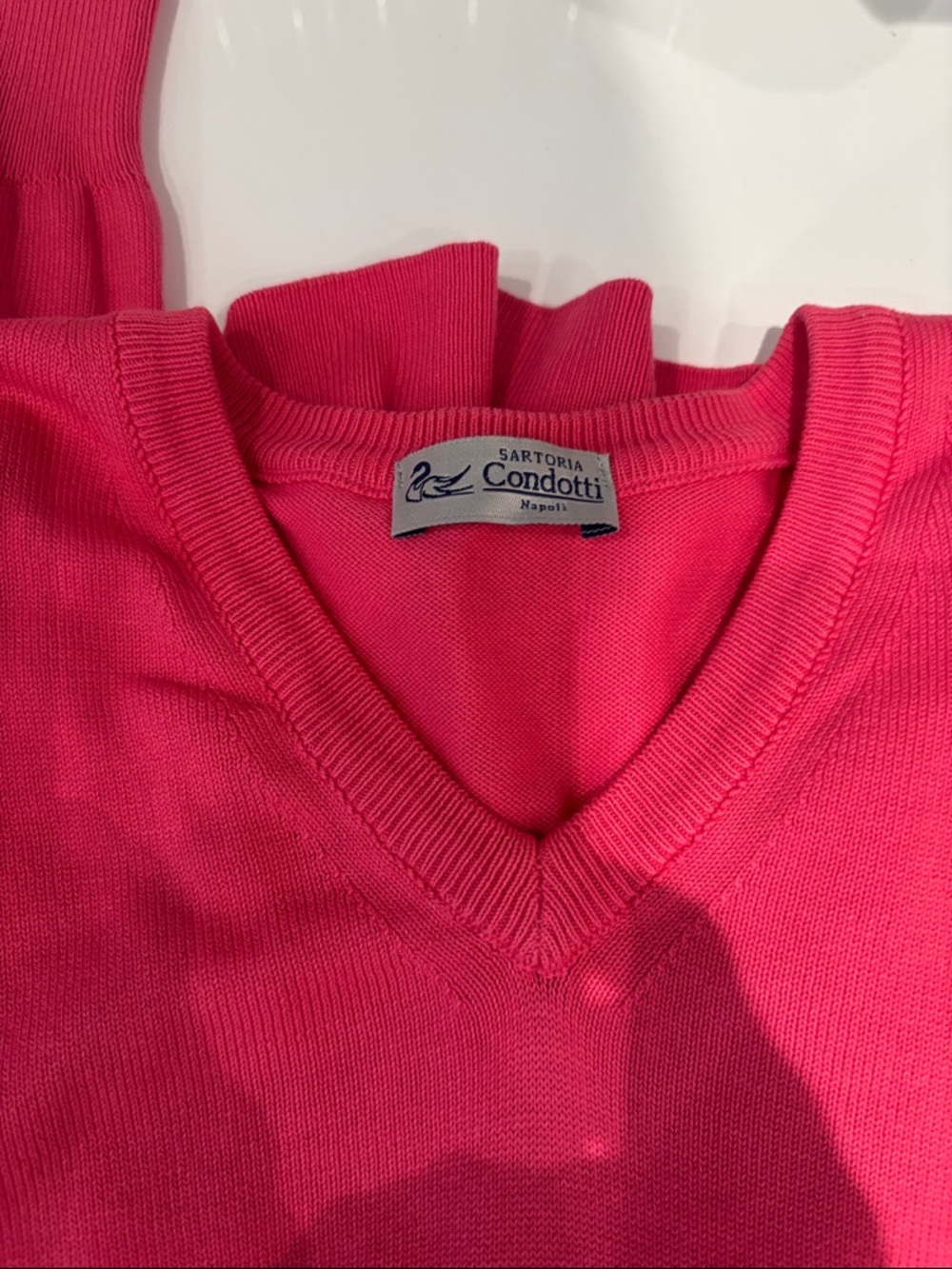 Sartoria Condotti V-Neck Sweater in Bright Pink